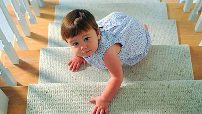 Έτσι θα μάθετε στο παιδί σας να ανεβαίνει και να κατεβαίνει τις σκάλες με ασφάλεια!